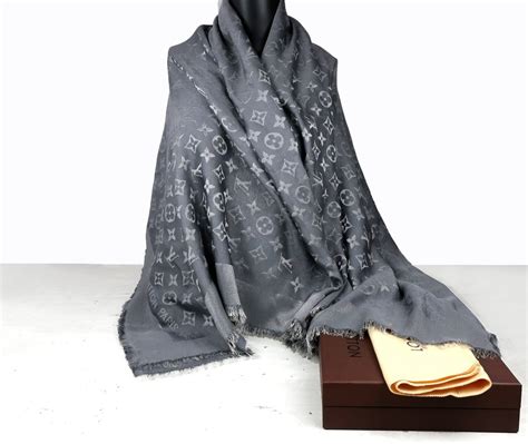 sjaal louis vuitton rood|monogram shawl louis vuitton.